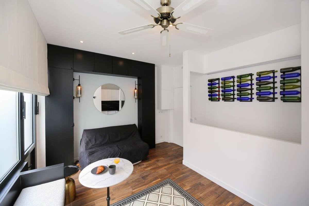 Proche Des Celebres Puces De 4p Parigi