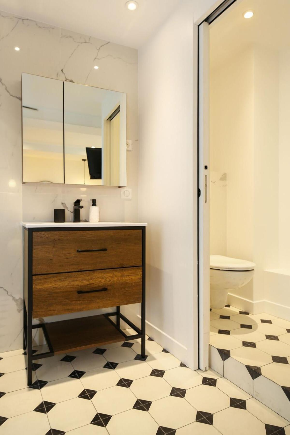 Proche Des Celebres Puces De 4p